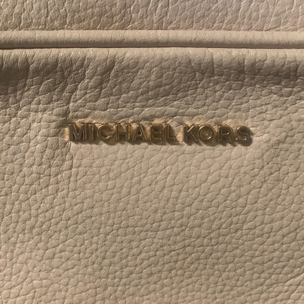 Previously loved, Michael Kors crossbody, light pink, gently used - Picture 2 of 10